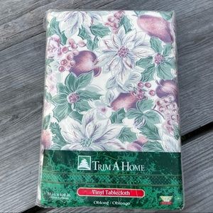 Trim A Home Vintage Oblong Vinyl Tablecloth Holly Festive Christmas 52x102” NWT